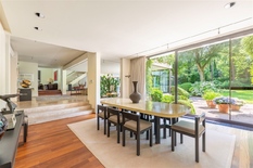 BRASSCHAAT - Vriesdonk: Exceptional 70's villa on approx 4.000m² south facing plot with indoor swimming pool, double garage and housekeeper's place in beautiful location. EPC label C.
DESCRIPTION:
This vintage architect's villa is located in the Fr