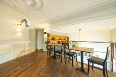 ANTWERPEN - 't Zuid: Over nieuw justitipaleis, instapklaar commercieel handelspand 85m² voor o.a. horeca

BESCHRIJVING:

Dit hoekpand is gelegen aan de Bolivarplaats, net tegenover het nieuw gerechtshof en geniet van een uitstekende visibiliteit.
Ge