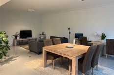 ANTWERPEN - Expo - Bij Camille Huysmanslaan: Superb gerenoveerd luxe appartement met 2 slaapkamers en inpandige autostaanplaats. EPC-label B.

BESCHRIJVING:

Dit uniek gerenoveerd appartement bevindt zich op de 4° verdieping rechts.
Men betreedt het