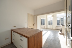 ANTWERPEN - 't Zuid: Lambermontplaats: Uniek gelegen renovatieproject met garage voor 5 auto's op toplocatie.
BESCHRIJVING:
De Lambermontplaats vormt een prestigieuze schakel tussen het Koninklijk Museum voor Schone Kunsten Antwerpen (KMSKA) en de his