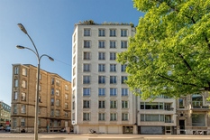 ANTWERPEN - Stadspark: Van Eycklei - Licht en stijlvol hoekappartement met uniek zicht over het Stadspark + garage
BESCHRIJVING:
Het appartement bevindt zich op de 7° verdieping.
Inkom via gepantserde deur.
Zeer lichtrijke leef- en eetruimte van