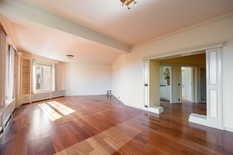 ANTWERPEN - Stadspark: Van Eycklei - Licht en stijlvol hoekappartement met uniek zicht over het Stadspark + garage
BESCHRIJVING:
Het appartement bevindt zich op de 7° verdieping.
Inkom via gepantserde deur.
Zeer lichtrijke leef- en eetruimte van