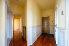 ANTWERPEN - Stadspark: Van Eycklei - Licht en stijlvol hoekappartement met uniek zicht over het Stadspark + garage
BESCHRIJVING:
Het appartement bevindt zich op de 7° verdieping.
Inkom via gepantserde deur.
Zeer lichtrijke leef- en eetruimte van