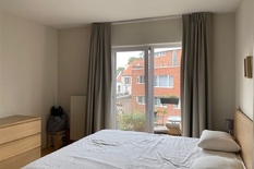 BERCHEM - Bij Harmoniepark - Grote Steenweg: Modern, instapklaar appartement (°2005) op de 3° verdieping met 2 slaapkamers, terras 14 m² en autostaanplaats.

BESCHRIJVING:

Via veiligheidsdeur komen we in de hal van ca  6m² met gastentoilet met la