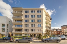 ANTWERPEN - Van Putlei 37/ Bosmanslei 19: Te renoveren gelijkvloersappartement in gegeerde buurt.

BESCHRIJVING:

Te renoveren gelijkvloersappartement (voormalige conciërgewoning) van ca. 52 m² gelegen op de hoek van de Van Putlei en Bosmanslei, in 