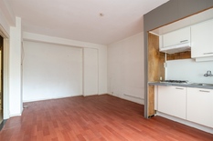 ANTWERPEN - Van Putlei 37/ Bosmanslei 19: Te renoveren gelijkvloersappartement in gegeerde buurt.

BESCHRIJVING:

Te renoveren gelijkvloersappartement (voormalige conciërgewoning) van ca. 52 m² gelegen op de hoek van de Van Putlei en Bosmanslei, in 