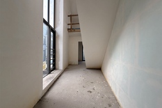 ANTWERPEN - Harmonie: Ruim casco duplexappartement (195m²) met terras.
