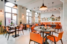 ANTWERPEN - Eilandje - Bataviastraat : Bel immeuble de bureaux avec rez-de-chaussée commercial dans un emplacement exclusif avec un parking facile à proximité du MAS.