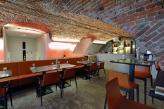 ANTWERPEN - Eilandje - Bataviastraat : Bel immeuble de bureaux avec rez-de-chaussée commercial dans un emplacement exclusif avec un parking facile à proximité du MAS.