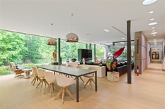 MALINES : Impressionnante résidence contemporaine au bord de l'eau sur 30 000 m² avec spa, paddock et home-cinéma.