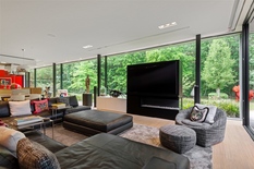 MALINES : Impressionnante résidence contemporaine au bord de l'eau sur 30 000 m² avec spa, paddock et home-cinéma.