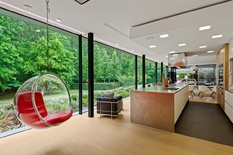 MALINES : Impressionnante résidence contemporaine au bord de l'eau sur 30 000 m² avec spa, paddock et home-cinéma.