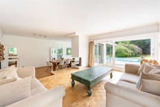 WILRIJK - Oosterveld : Villa spacieuse (environ 352m²) avec 4 chambres, 3 salles de bain, piscine et jardin orienté sud.  Score PEB-C