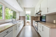 WILRIJK - Oosterveld : Villa spacieuse (environ 352m²) avec 4 chambres, 3 salles de bain, piscine et jardin orienté sud.  Score PEB-C