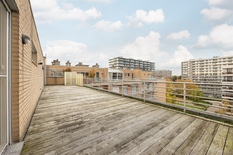 BERCHEM - Near Fruithoflaan: Superb penthouse with 3 bedrooms, 2 bathrooms, 155m² terraces and garage box. EPC label C.