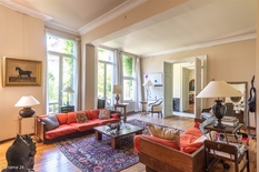 ANVERS - Près du Oudaan et de la Mechelseplein : Exceptionnelle maison de maître de style néoclassique au cœur de la ville, avec une façade de 17 m de large, une piscine intérieure couverte, un garage intégré et un jardin orienté sud. Score PEB-B