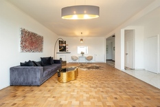 ANVERS - Jan Van Rijswijcklaan : Appartement entièrement rénové, prêt à emménager, avec 4 chambres, 2 salles de bains et 2 places de parking.