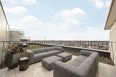 ANVERS - Zurenborg : Duplex-penthouse avec 3 chambres, 3 terrasses et 2 places de parking.

DESCRIPTION : 
Situé dans le quartier très prisé de Zurenborg, cet emplacement combine la vie urbaine animée avec un cadre de vie agréable.
Ce duplex-pent