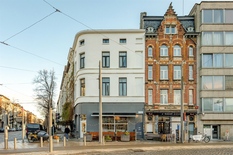 ANTWERPEN - 't Zuid: Over nieuw justitipaleis, instapklaar commercieel handelspand 85m² voor o.a. horeca

BESCHRIJVING:

Dit hoekpand is gelegen aan de Bolivarplaats, net tegenover het nieuw gerechtshof en geniet van een uitstekende visibiliteit.
Ge