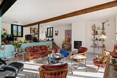 BOECHOUT/VREMDE: Uniek domein bestaande uit hoeve, schuur en stallen
In het hart van het landelijke Vremde ontvouwt zich achter een uitgestrekt perceel van circa 19.000 m² een eigendom dat zelden zijn gelijke kent.
Het domein bestaat uit drie afzond