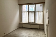 ANTWERPEN - 't Zuid - Goedehoopstraat 25: Leuk appartement naast de Schelde en Kloosterstraat. EPC-label C.
BESCHRIJVING:
Leuk appartement met mezzanine, keuken, 1 slaapkamer en aparte badkamer met ligbad (met douchemogelijkheid) en lavabomeubel, op