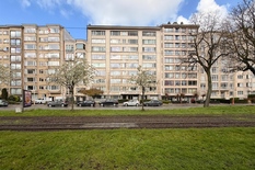 ANTWERPEN - Jan Van Rijswijcklaan: Prachtig gerenoveerd en instapklaar, licht appartement met 1 slaapkamer.
BESCHRIJVING:
Dit instapklaar en licht appartement is gelegen op de 6° verdieping van een statig, mooi onderhouden gebouw.
Men betreedt het ap