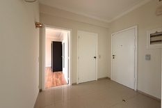 ANTWERPEN - Jan Van Rijswijcklaan: Prachtig gerenoveerd en instapklaar, licht appartement met 1 slaapkamer.
BESCHRIJVING:
Dit instapklaar en licht appartement is gelegen op de 6° verdieping van een statig, mooi onderhouden gebouw.
Men betreedt het ap