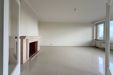 ANTWERPEN - Jan Van Rijswijcklaan: Prachtig gerenoveerd en instapklaar, licht appartement met 1 slaapkamer.
BESCHRIJVING:
Dit instapklaar en licht appartement is gelegen op de 6° verdieping van een statig, mooi onderhouden gebouw.
Men betreedt het ap