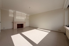 ANTWERPEN - Jan Van Rijswijcklaan: Prachtig gerenoveerd en instapklaar, licht appartement met 1 slaapkamer.
BESCHRIJVING:
Dit instapklaar en licht appartement is gelegen op de 6° verdieping van een statig, mooi onderhouden gebouw.
Men betreedt het ap