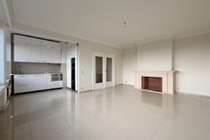 ANTWERPEN - Jan Van Rijswijcklaan: Prachtig gerenoveerd en instapklaar, licht appartement met 1 slaapkamer.
BESCHRIJVING:
Dit instapklaar en licht appartement is gelegen op de 6° verdieping van een statig, mooi onderhouden gebouw.
Men betreedt het ap