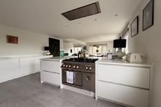 ANTWERP/WILRIJK - Park Den Brandt: Luxurious and spacious corner flat of approx. 210m² with 3 bedrooms, a beautiful terrace and a garage.
DESCRIPTION:
Exceptional corner flat of approx. 210m² situated on the 6th floor of a sought-after building o