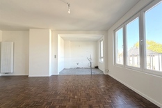 WILRIJK - Park Den Brandt: Volledig gerenoveerd appartement met 2 slaapkamers. Eerste bewoning na renovatie. EPC-label B.

Dit kleinschalig gebouw zonder lift is gelegen in een rustige straat in een gegeerde buurt op wandelafstand van Park Den Brandt, d