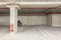 WILRIJK - Tuinen van Eden: Inpandige autostaanplaats.

BESCHRIJVING:

Het betreft een vlot toegankelijke en veilig gelegen autostaanplaats, ideaal voor eigen gebruik of investering.
De parking is gelegen op niveau -2.
Verkoop onder 21% BTW.
