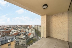 ANTWERPEN - Zurenborg: Duplex-penthouse met 3 slaapkamers, 3 terrassen en 2 P nabij het Stadspark

BESCHRIJVING : 

Gelegen op de 8° en 9° verdieping van een nieuwbouwproject bevindt zich deze lichtrijke duplex-penthouse.
Dankzij de centrale liggin