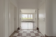 ANTWERPEN - Jan Van Rijswijcklaan: Zeer mooi gerenoveerd appartement van ca 155m² met 3 slaapkamers, 2 badkamers en  autostaanplaats.

BESCHRIJVING:

Appartement 5C op de 5° verdieping van zeer verzorgd gebouw.
Inkomhal (ca. 9,5m²) op marmeren teg