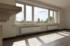 ANTWERPEN - Jan Van Rijswijcklaan: Zeer mooi gerenoveerd appartement van ca 155m² met 3 slaapkamers, 2 badkamers en  autostaanplaats.

BESCHRIJVING:

Appartement 5C op de 5° verdieping van zeer verzorgd gebouw.
Inkomhal (ca. 9,5m²) op marmeren teg