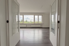 ANTWERPEN - Jan Van Rijswijcklaan: Zeer mooi gerenoveerd appartement van ca 155m² met 3 slaapkamers, 2 badkamers en  autostaanplaats.

BESCHRIJVING:

Appartement 5C op de 5° verdieping van zeer verzorgd gebouw.
Inkomhal (ca. 9,5m²) op marmeren teg