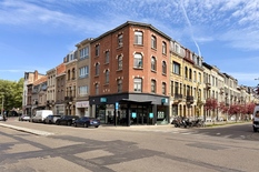 WILRIJK - Near Park Den Brandt - Berkenlaan: Pleasant one-bedroom corner flat

DESCRIPTION:

The flat is situated on the 2nd floor of a small building.
Entrance hall.
L-shaped living room with laminate flooring and plenty of natural light. Decorativ