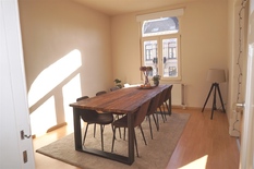 WILRIJK - Near Park Den Brandt - Berkenlaan: Pleasant one-bedroom corner flat

DESCRIPTION:

The flat is situated on the 2nd floor of a small building.
Entrance hall.
L-shaped living room with laminate flooring and plenty of natural light. Decorativ