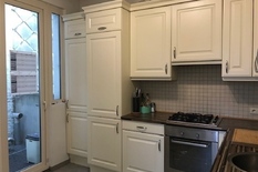 WILRIJK - Near Park Den Brandt - Berkenlaan: Pleasant one-bedroom corner flat

DESCRIPTION:

The flat is situated on the 2nd floor of a small building.
Entrance hall.
L-shaped living room with laminate flooring and plenty of natural light. Decorativ