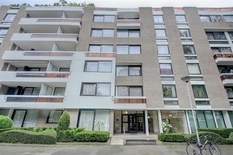 WILRIJK - Rucaplein 585: Beautifully renovated flat (approx 60m²) in prime location, with 1 bedroom and terrace.

DESCRIPTION:

Ready to move in, renovated flat with terrace, located on the 2° floor of a well-kept residence.
Spacious entrance hall,