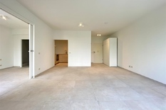 WILRIJK - Rucaplein 585: Beautifully renovated flat (approx 60m²) in prime location, with 1 bedroom and terrace.

DESCRIPTION:

Ready to move in, renovated flat with terrace, located on the 2° floor of a well-kept residence.
Spacious entrance hall,