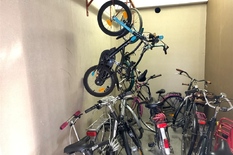 WILRIJK - Rucaplein 585: Beautifully renovated flat (approx 60m²) in prime location, with 1 bedroom and terrace.

DESCRIPTION:

Ready to move in, renovated flat with terrace, located on the 2° floor of a well-kept residence.
Spacious entrance hall,