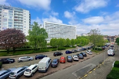 WILRIJK - Rucaplein 585: Beautifully renovated flat (approx 60m²) in prime location, with 1 bedroom and terrace.

DESCRIPTION:

Ready to move in, renovated flat with terrace, located on the 2° floor of a well-kept residence.
Spacious entrance hall,