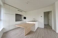 ANTWERP - Louise Marie Residence: New, bright two-bedroom corner flat with a spacious terrace and parking space.

New-build flat of approx. 81 m² on the 6th floor, situated on Desguinlei in the beautiful “Louise-Marie” residence. 
It enjoys an ide