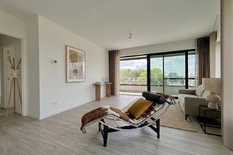 ANTWERP - Louise Marie Residence: New, bright two-bedroom corner flat with a spacious terrace and parking space.

New-build flat of approx. 81 m² on the 6th floor, situated on Desguinlei in the beautiful “Louise-Marie” residence. 
It enjoys an ide