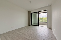 ANTWERP - Louise Marie Residence: New, bright two-bedroom corner flat with a spacious terrace and parking space.

New-build flat of approx. 81 m² on the 6th floor, situated on Desguinlei in the beautiful “Louise-Marie” residence. 
It enjoys an ide