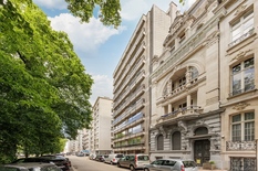 BERCHEM - Albertpark: Ruim, te renoveren appartement van ca 180 m² met terras en 2 P.

BESCHRIJVING :

Ruim appartement van ca 180 m² gelegen op de 5°verdieping, met prachtig open zicht op het groene Albertpark. 
Het geheel biedt een uitstekende k