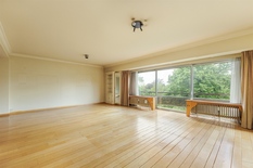 BERCHEM - Albertpark: Ruim, te renoveren appartement van ca 180 m² met terras en 2 P.

BESCHRIJVING :

Ruim appartement van ca 180 m² gelegen op de 5°verdieping, met prachtig open zicht op het groene Albertpark. 
Het geheel biedt een uitstekende k