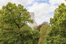 BERCHEM - Albertpark: Ruim, te renoveren appartement van ca 180 m² met terras en 2 P.

BESCHRIJVING :

Ruim appartement van ca 180 m² gelegen op de 5°verdieping, met prachtig open zicht op het groene Albertpark. 
Het geheel biedt een uitstekende k